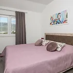 Sky Apartments & Rooms