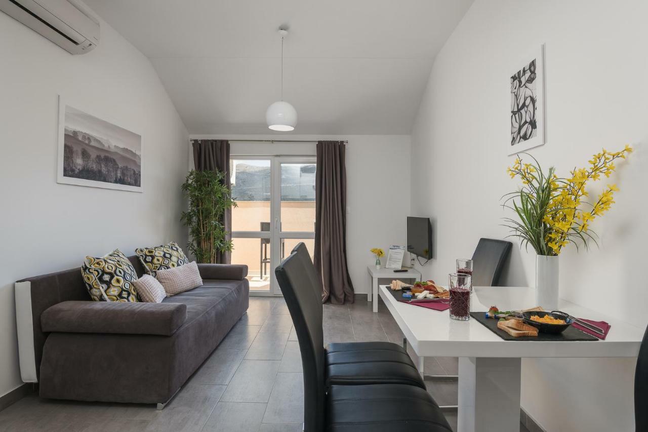 Apartman Sky & *